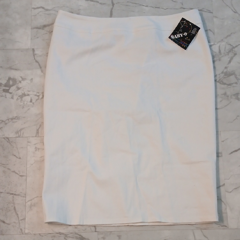 Elegant White Pencil Skirt by Baby-O Size 22